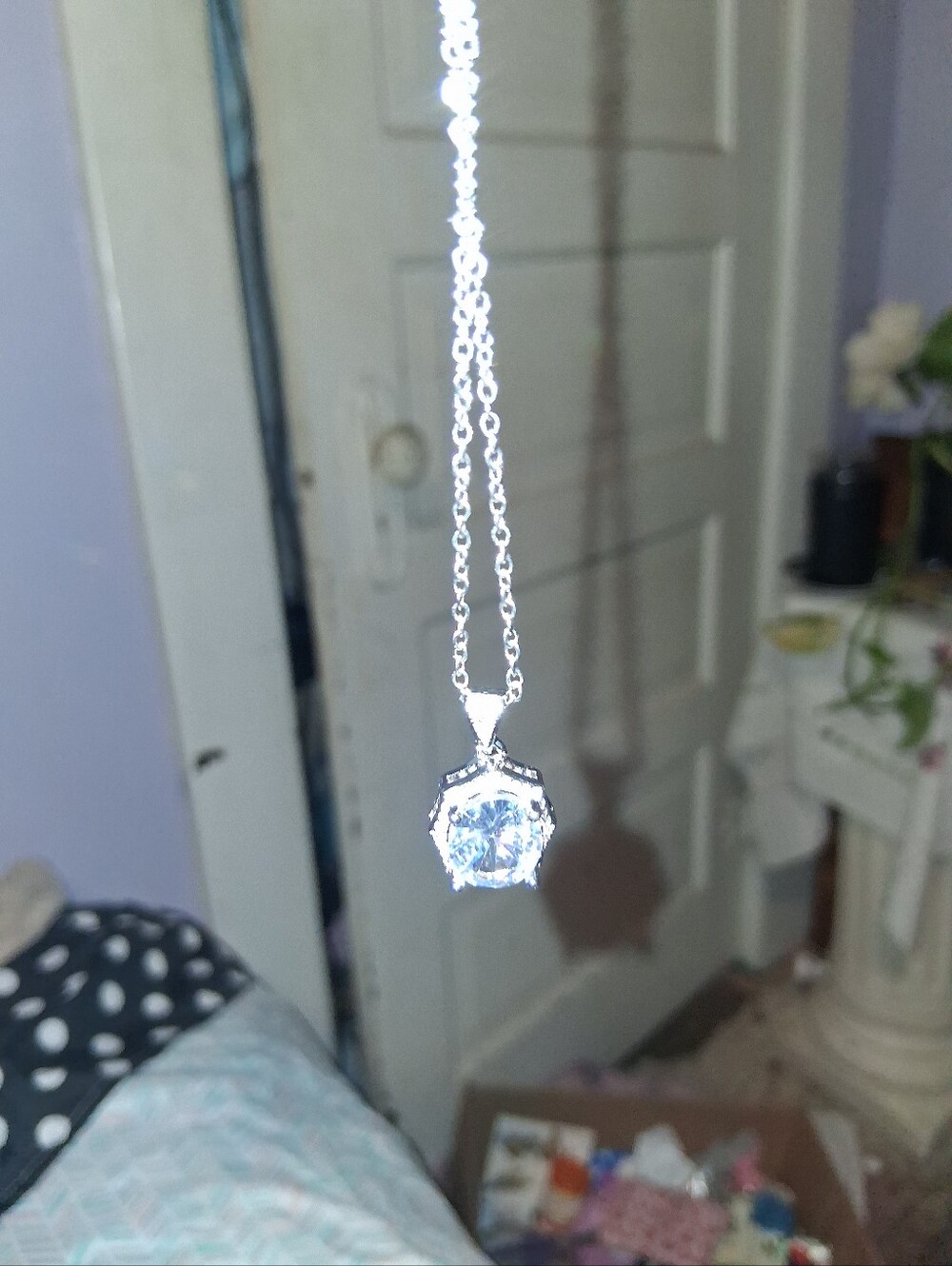 2 Kt Diamond Pendant And Chain - Picture 4 of 4
